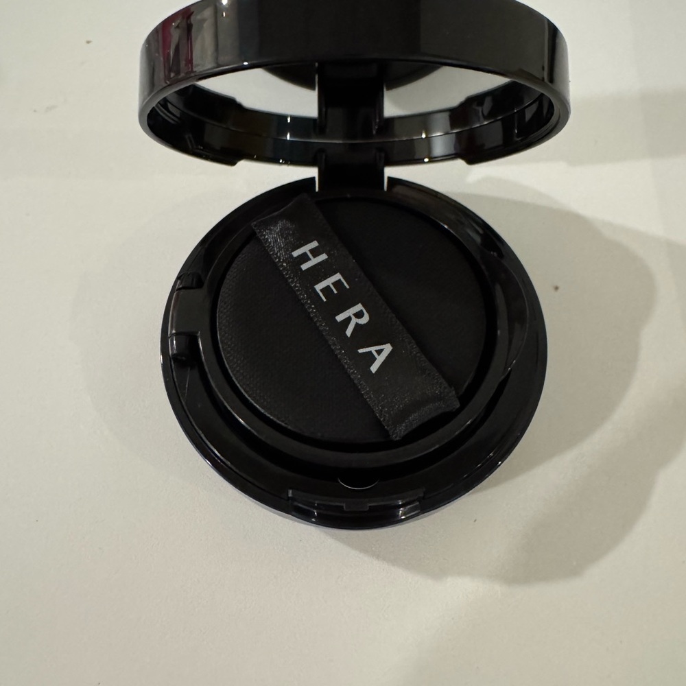 Hera Cushion foundation- MINI size for travel
